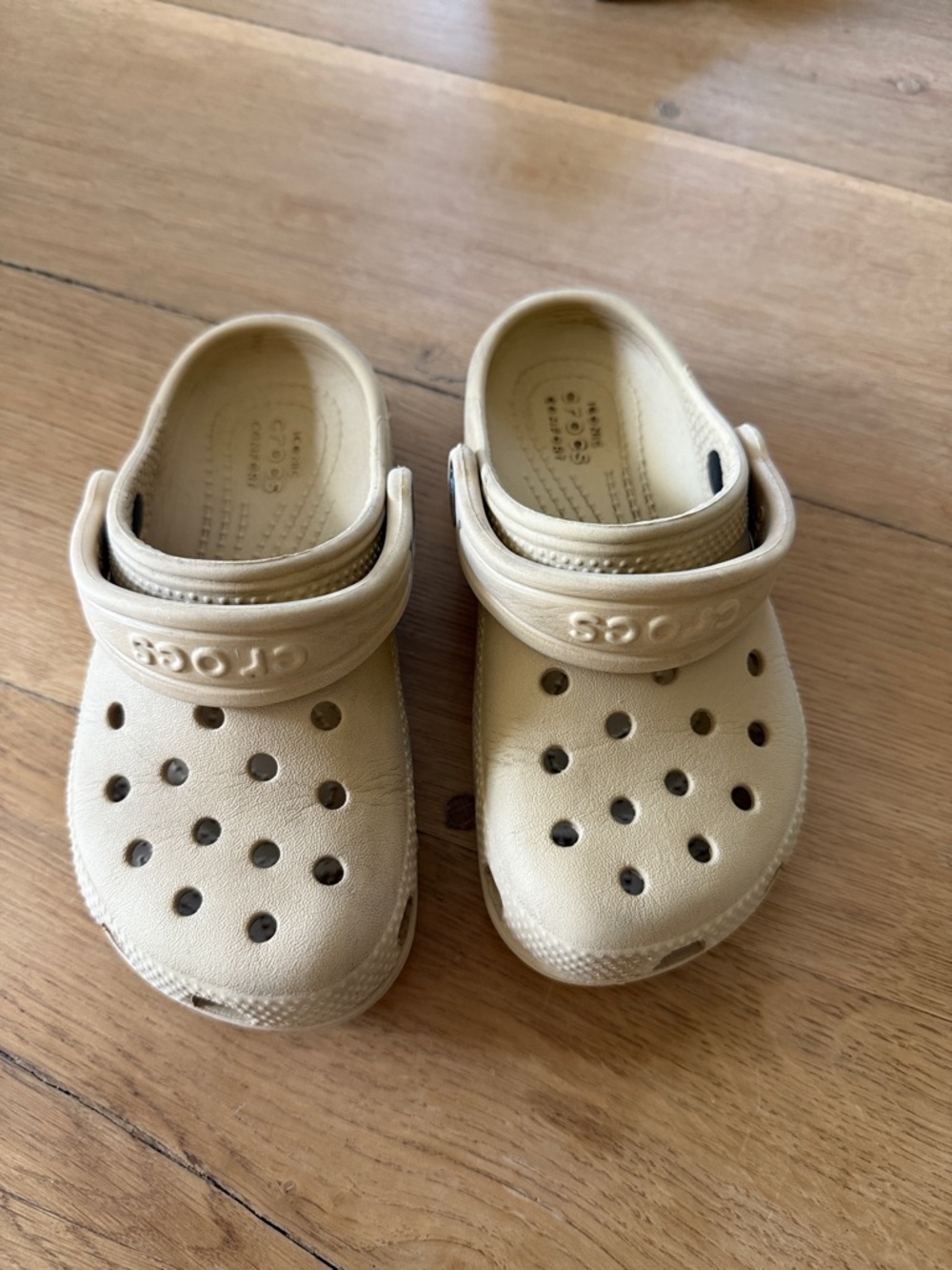 Size 10 Crocs Kids Classic Clog in Beige
